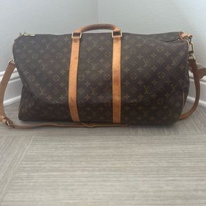 Pre-Loved Louis Vuitton duffel bag